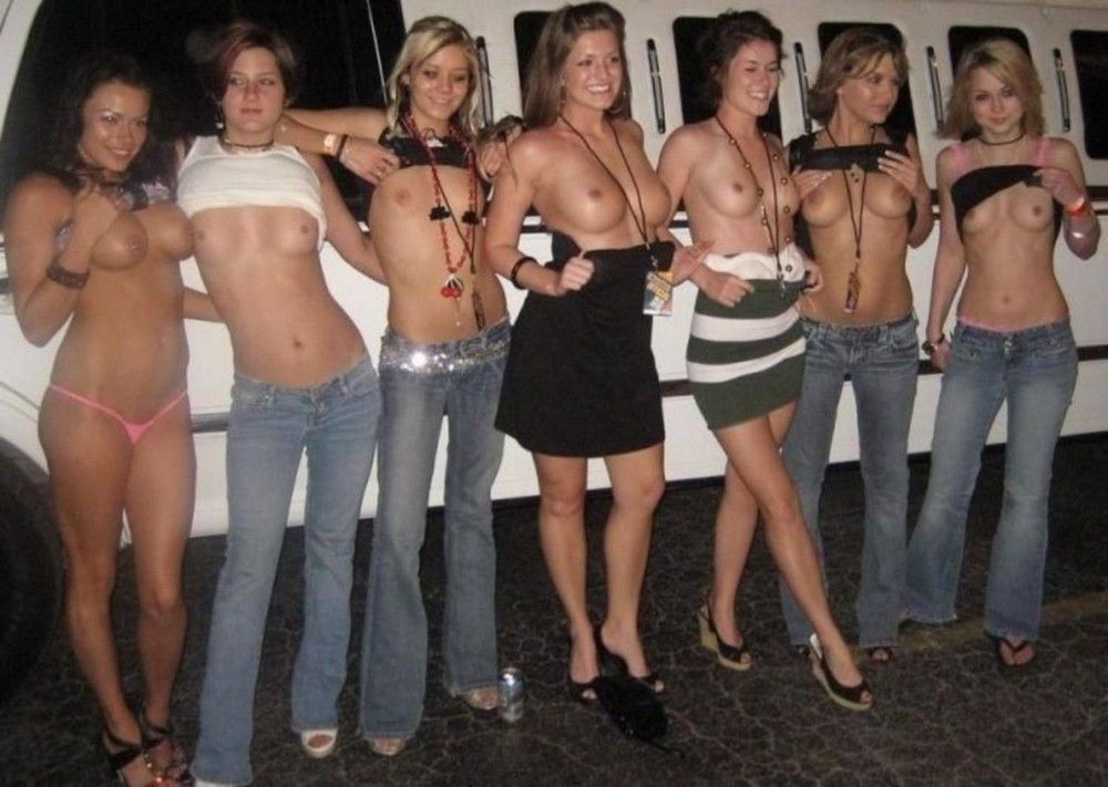 Amateur Group Girls Flashing Tits